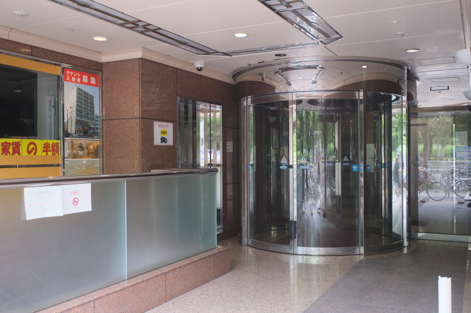 フロントフィールド長居東：エントランス