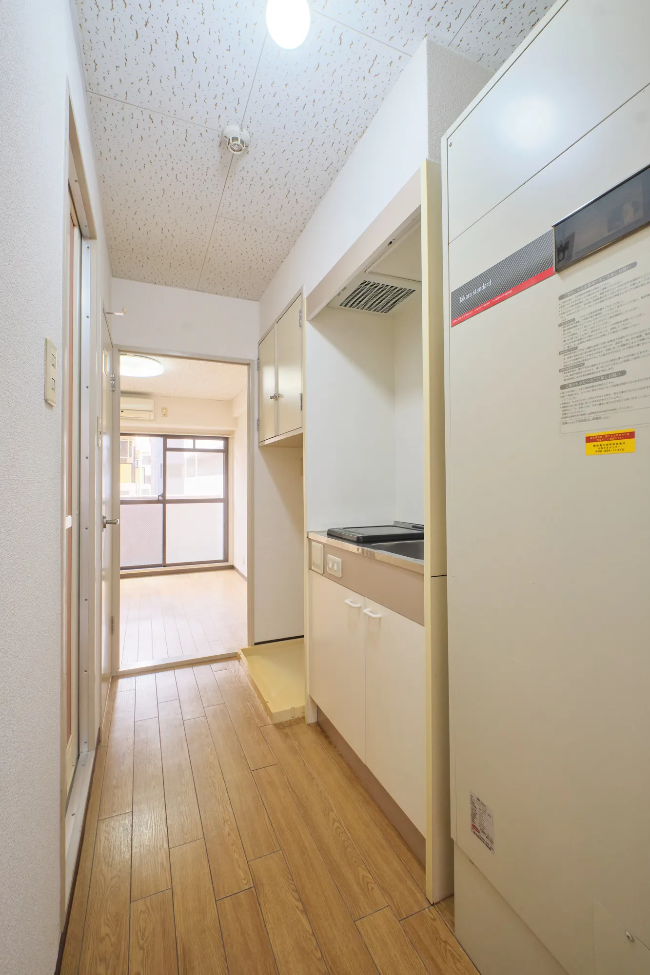 ラ・ペンテ：廊下・キッチン