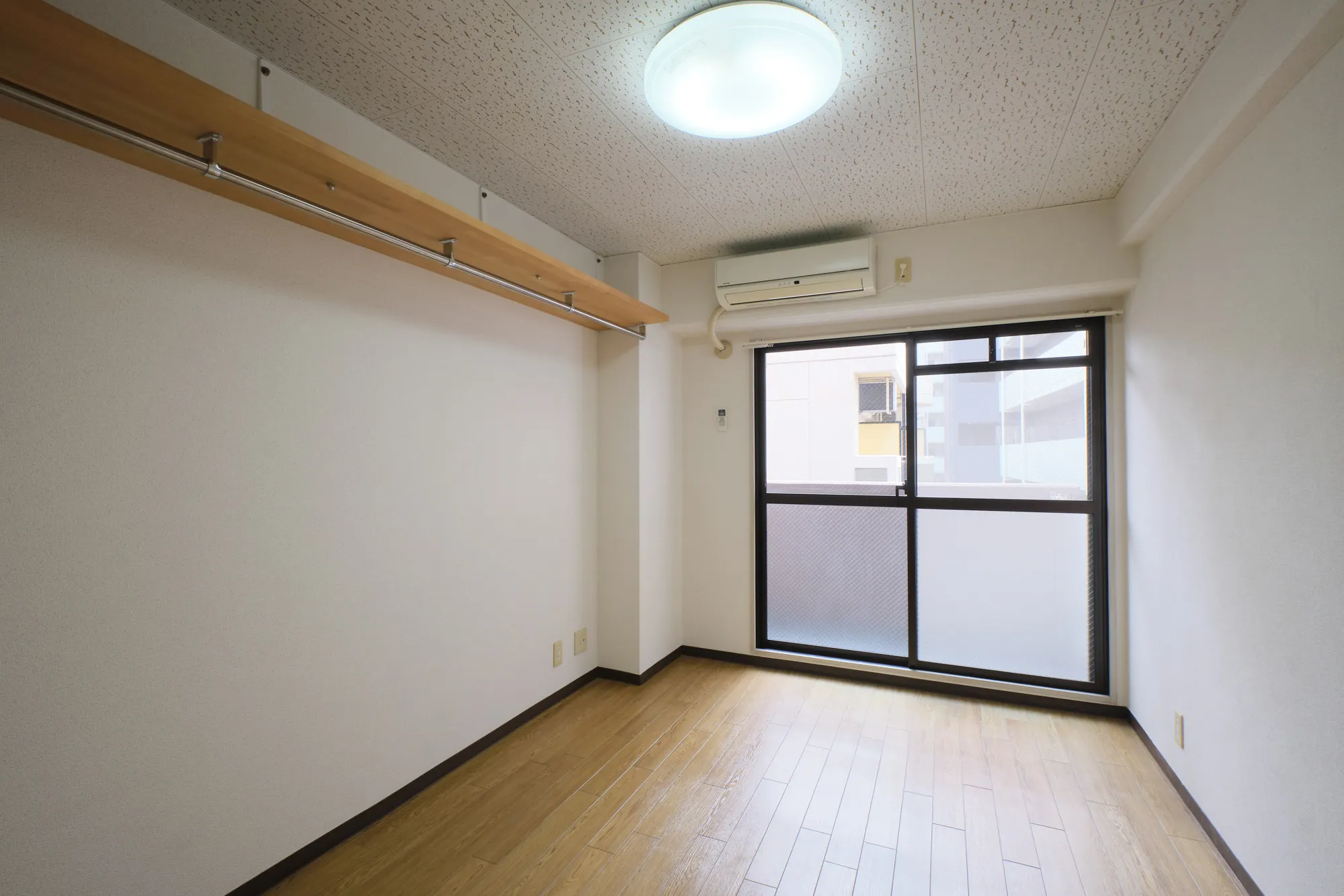 ラ・ペンテ：洋室