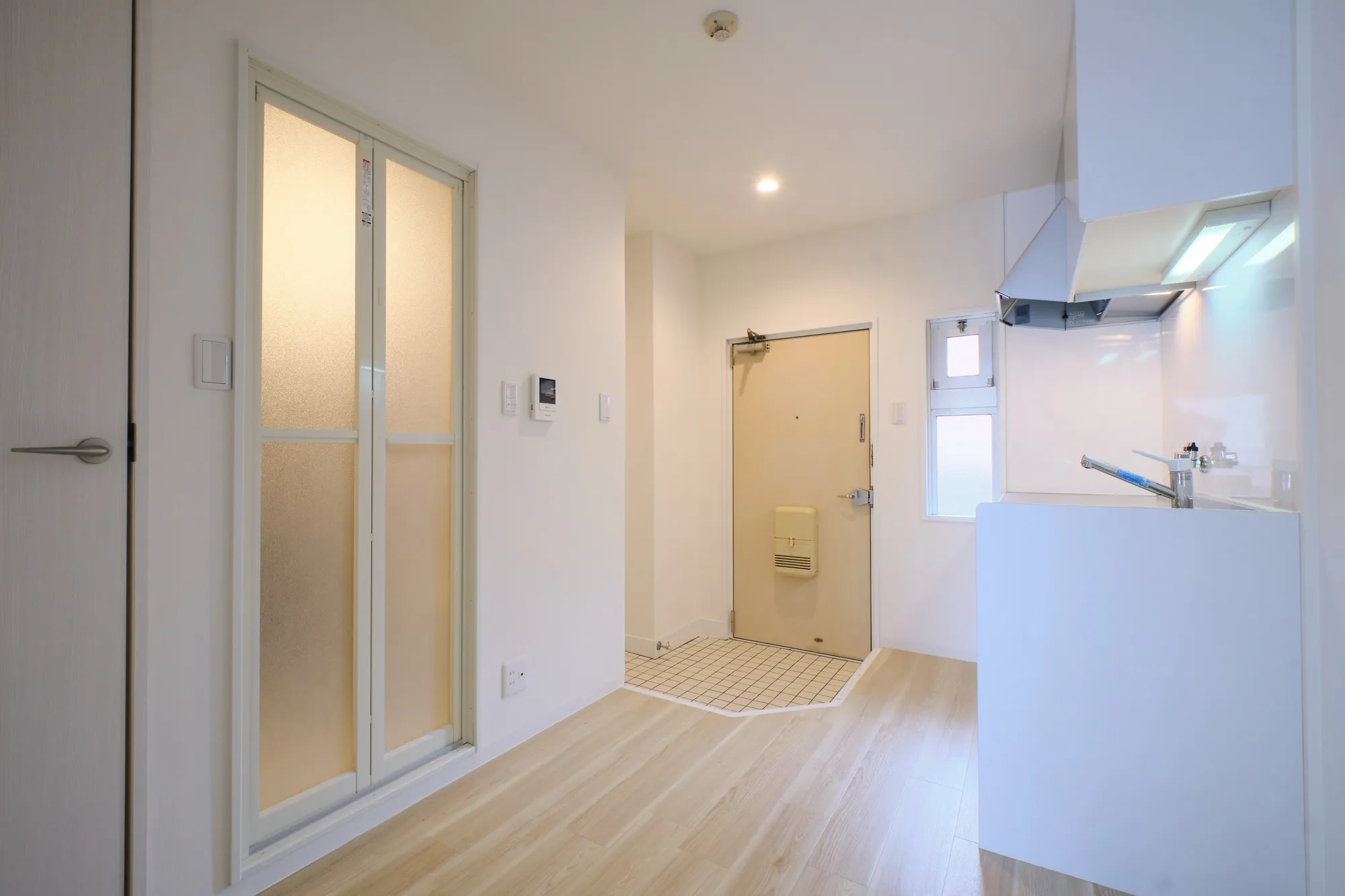 シャトーピネール：キッチン・廊下