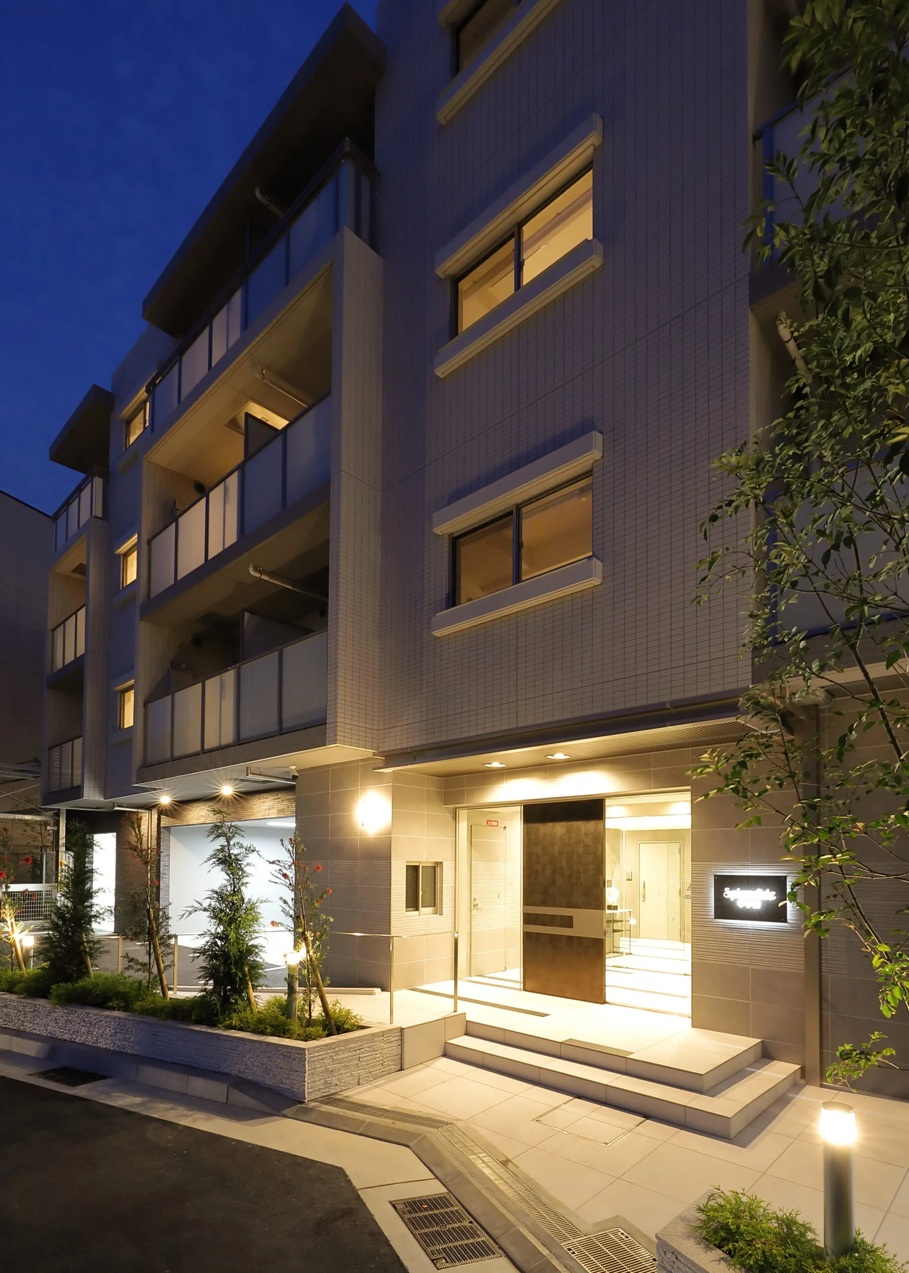 スプランディッド甲子園：外観（夜）