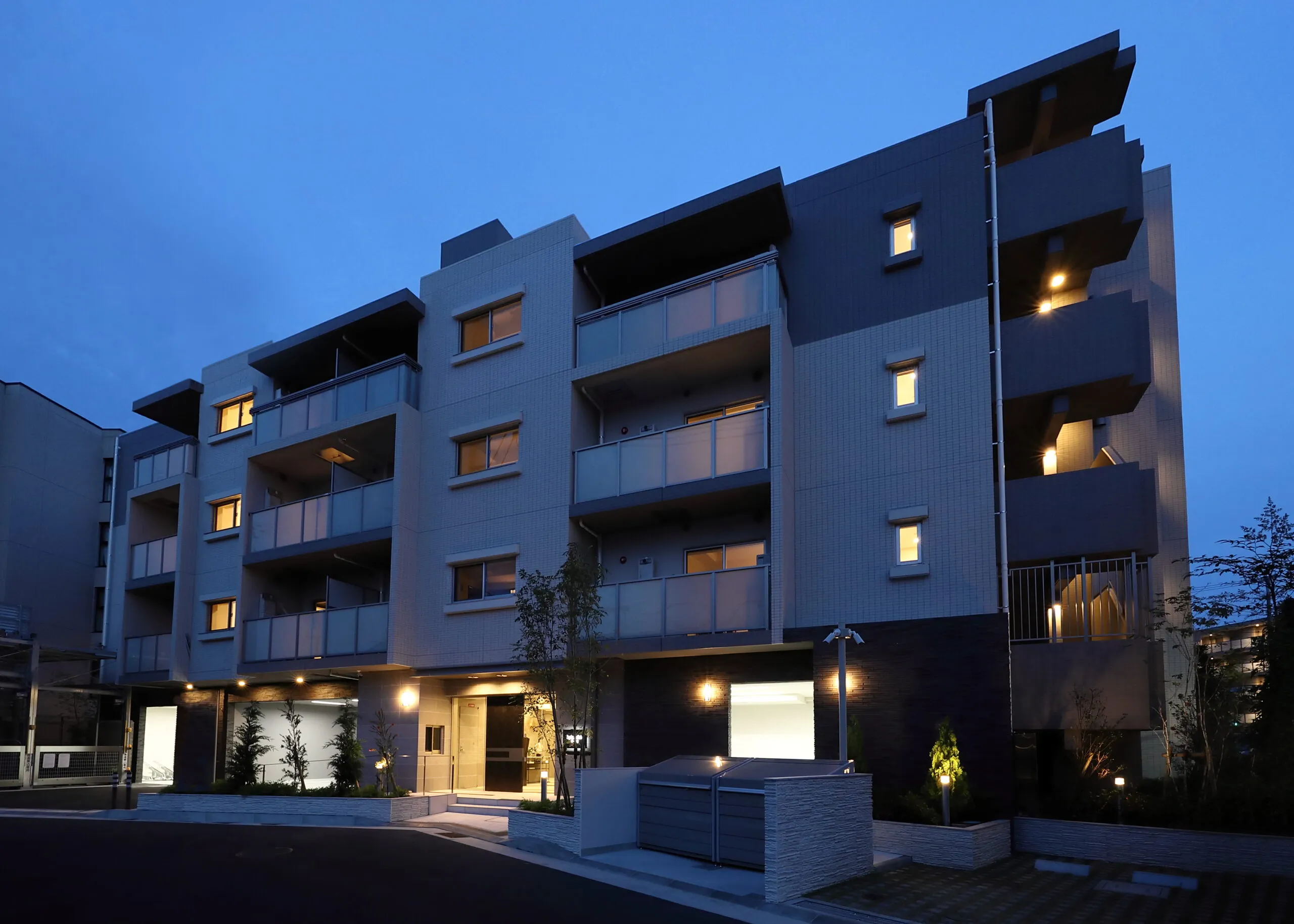 スプランディッド甲子園：外観（夜）