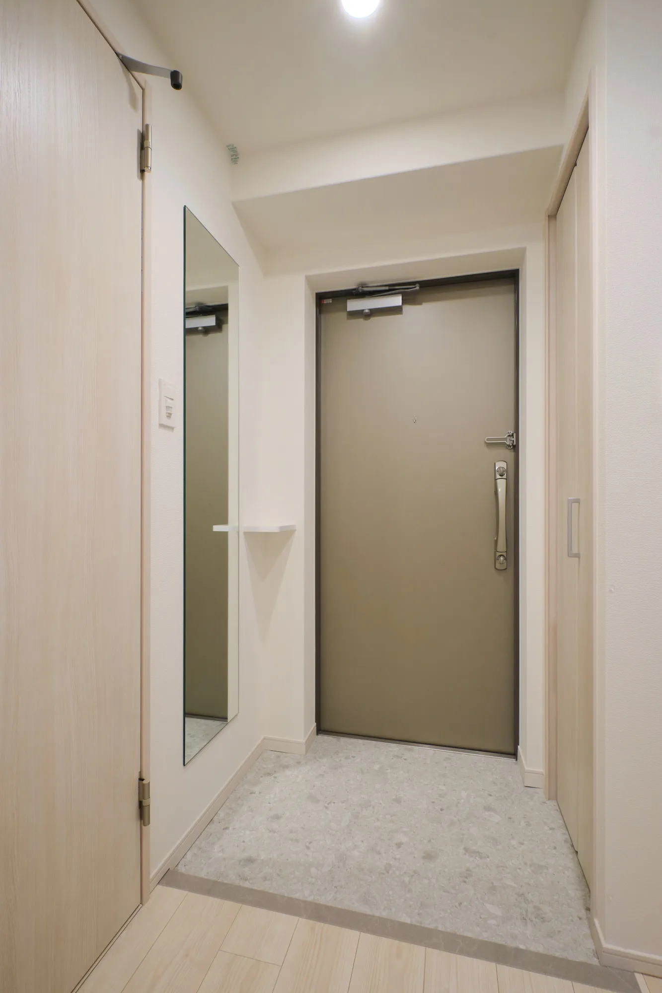 スプランディッド甲子園：Dタイプ：玄関