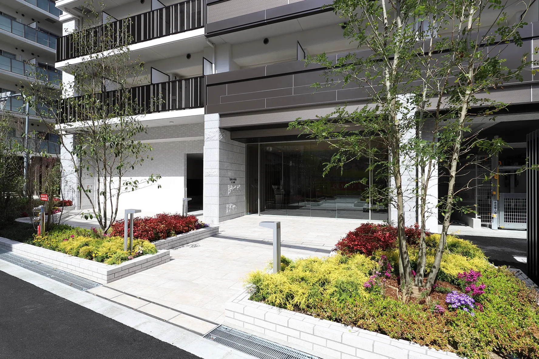 スプランディッド十三本町：ラウンジ