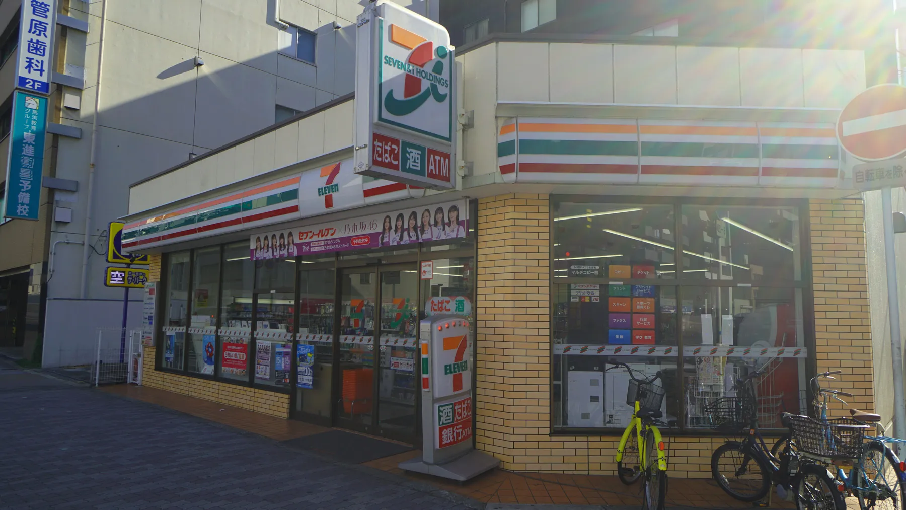 セブンイレブン：徒歩2分