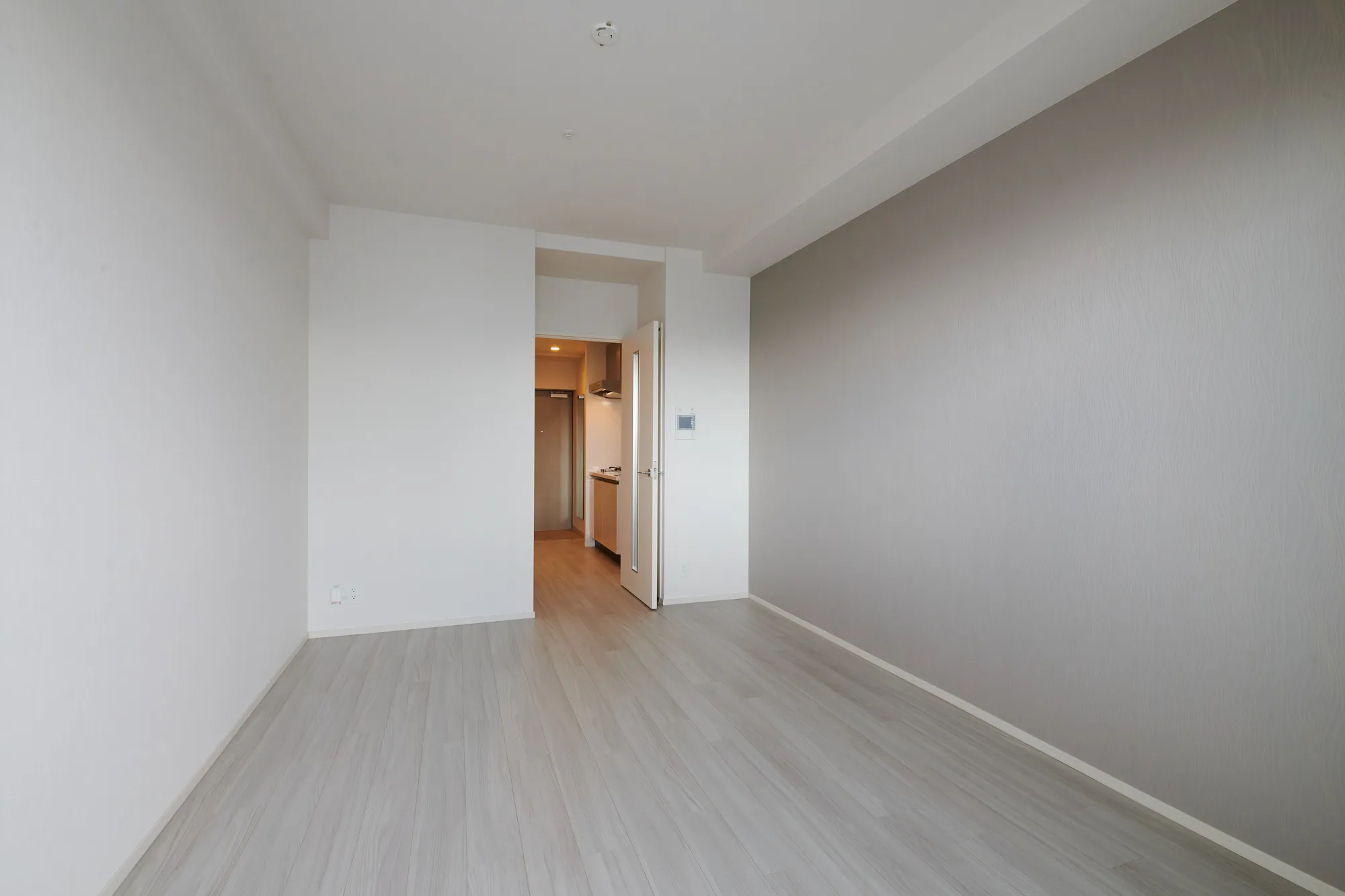 スプランディッド十三本町：リビングダイニング