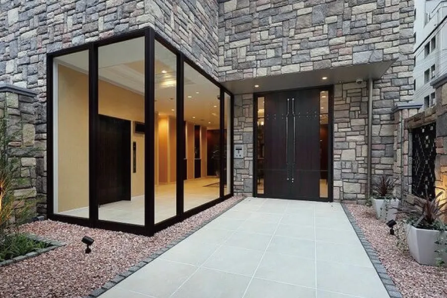 スプランディッド新大阪キャトル：エントランス外観