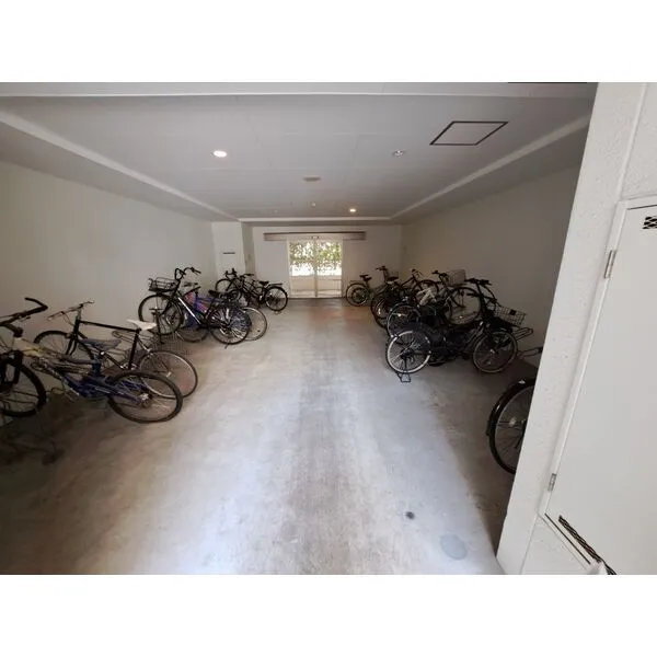 ARROW FIELDS貮番館：駐輪場