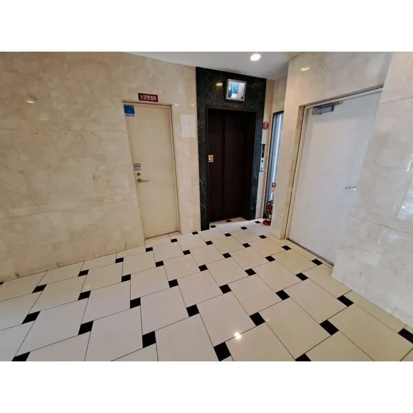 ARROW FIELDS貮番館：エレベーター・ホール