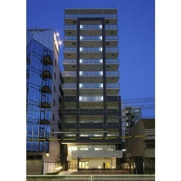 ARROW FIELDS貮番館：外観（夜）