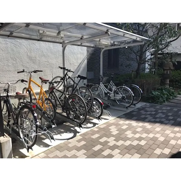 NORTH VILLAGE BIRTH PLACE：駐輪場