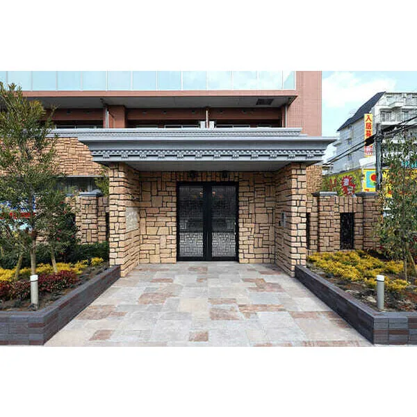 グランカーサ新大阪SOUTH：玄関口