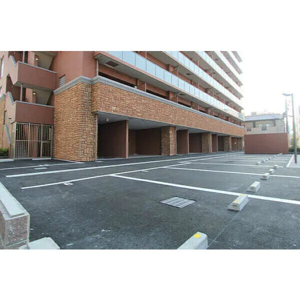 グランカーサ新大阪SOUTH：駐車場