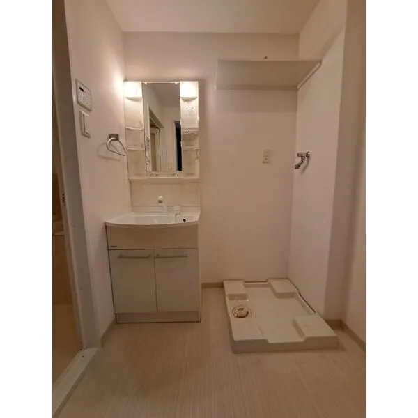 ARROW FIELDS貮番館：洗面台、洗濯機置き場