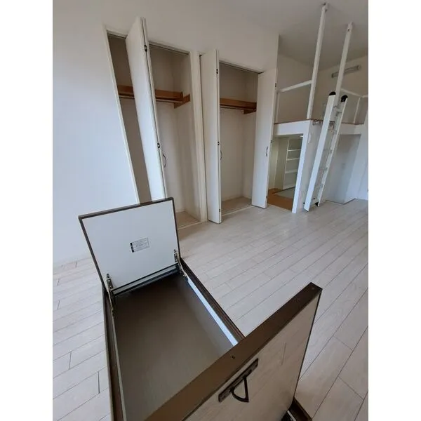 ARROW FIELDS貮番館：床下収納