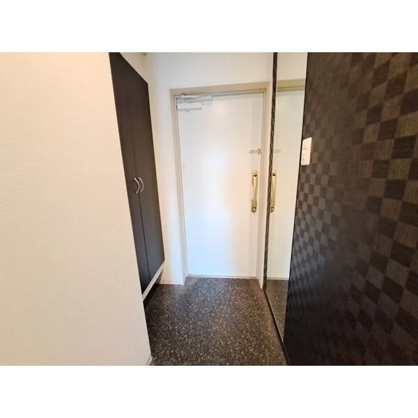 ARROW FIELDS貮番館：玄関