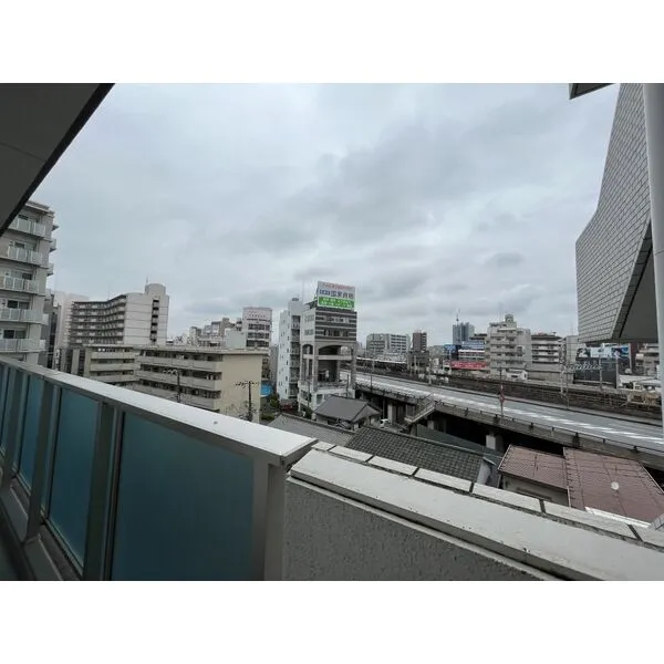 NORTH VILLAGE BIRTH PLACE：バルコニー