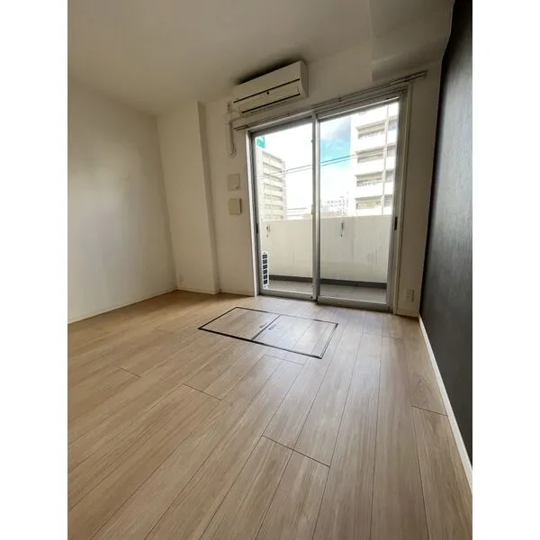 スプランディッド新大阪DUE：洋室