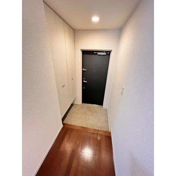 パインフィールド吉祥院：玄関