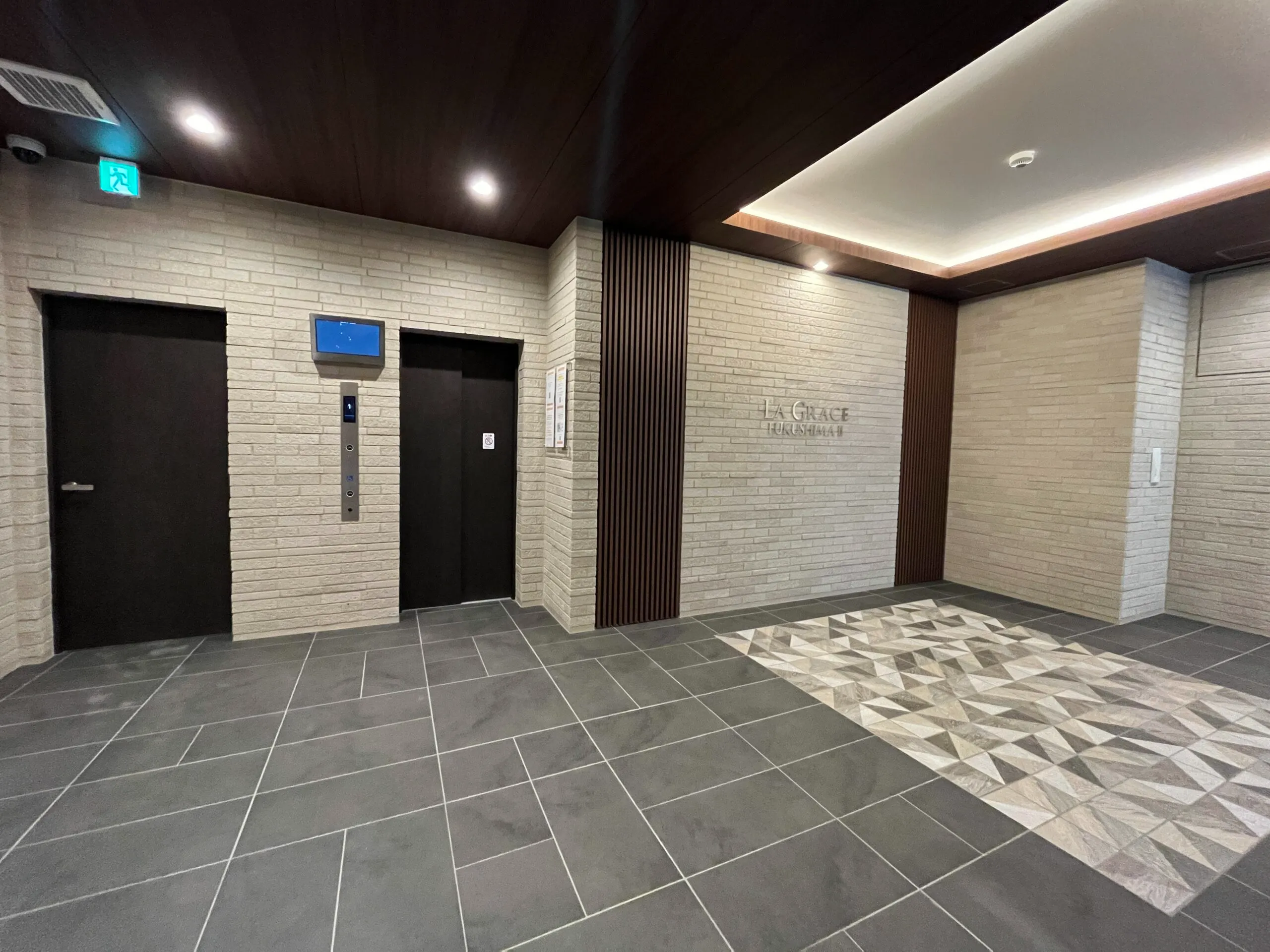 LA GRACE FUKUSHIMAⅡ：エレベーター・ホール