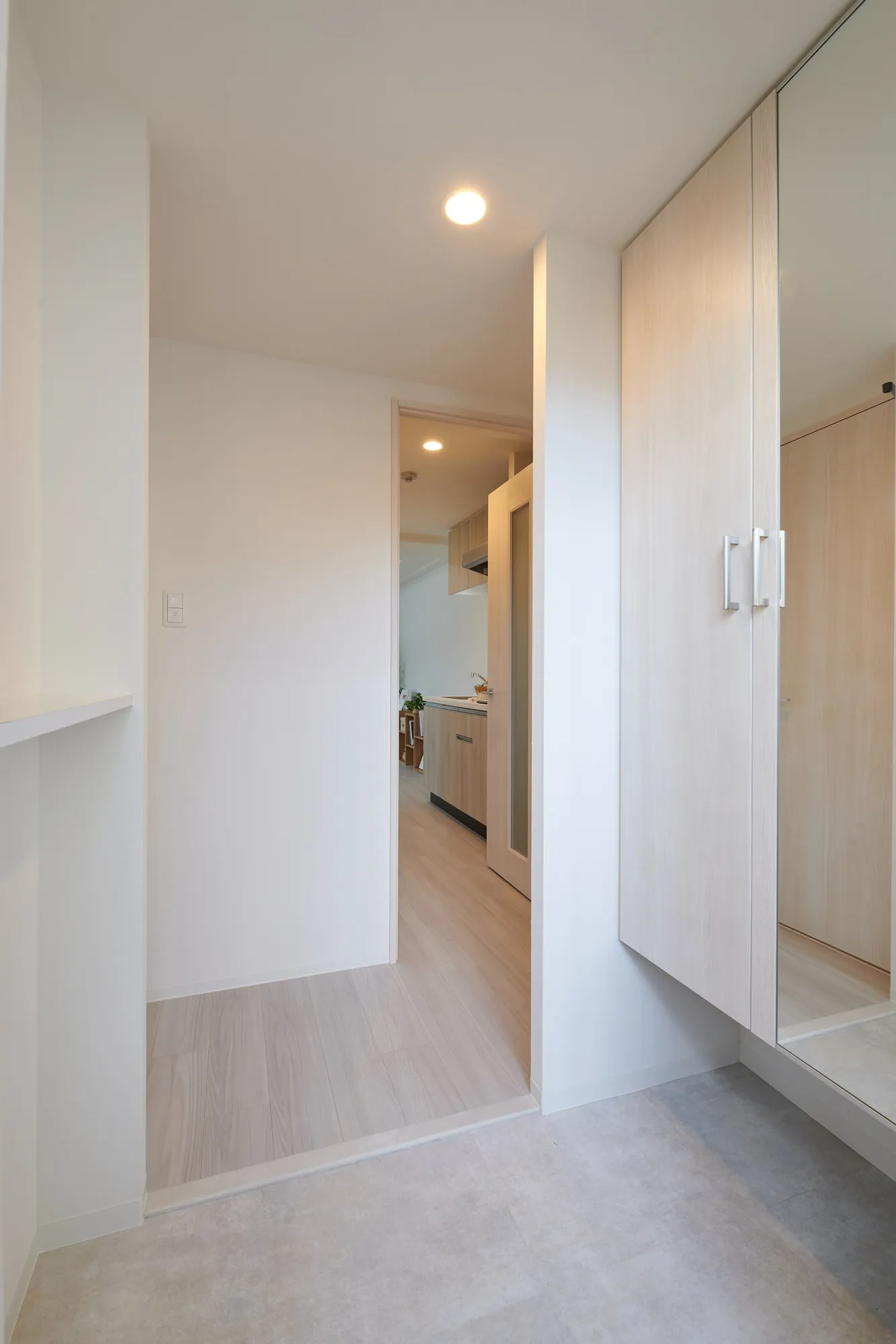 LA GRACE FUKUSHIMAⅡ：2号室タイプ玄関・廊下