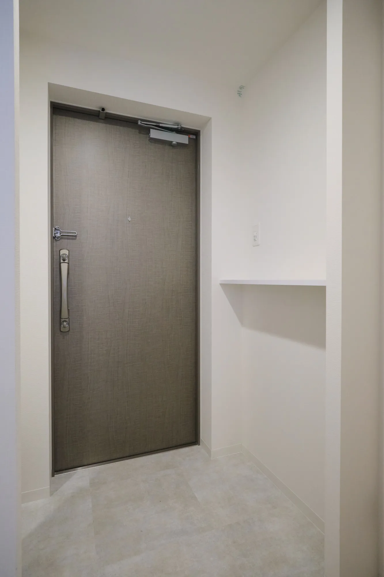 LA GRACE FUKUSHIMAⅡ：2号室タイプ玄関