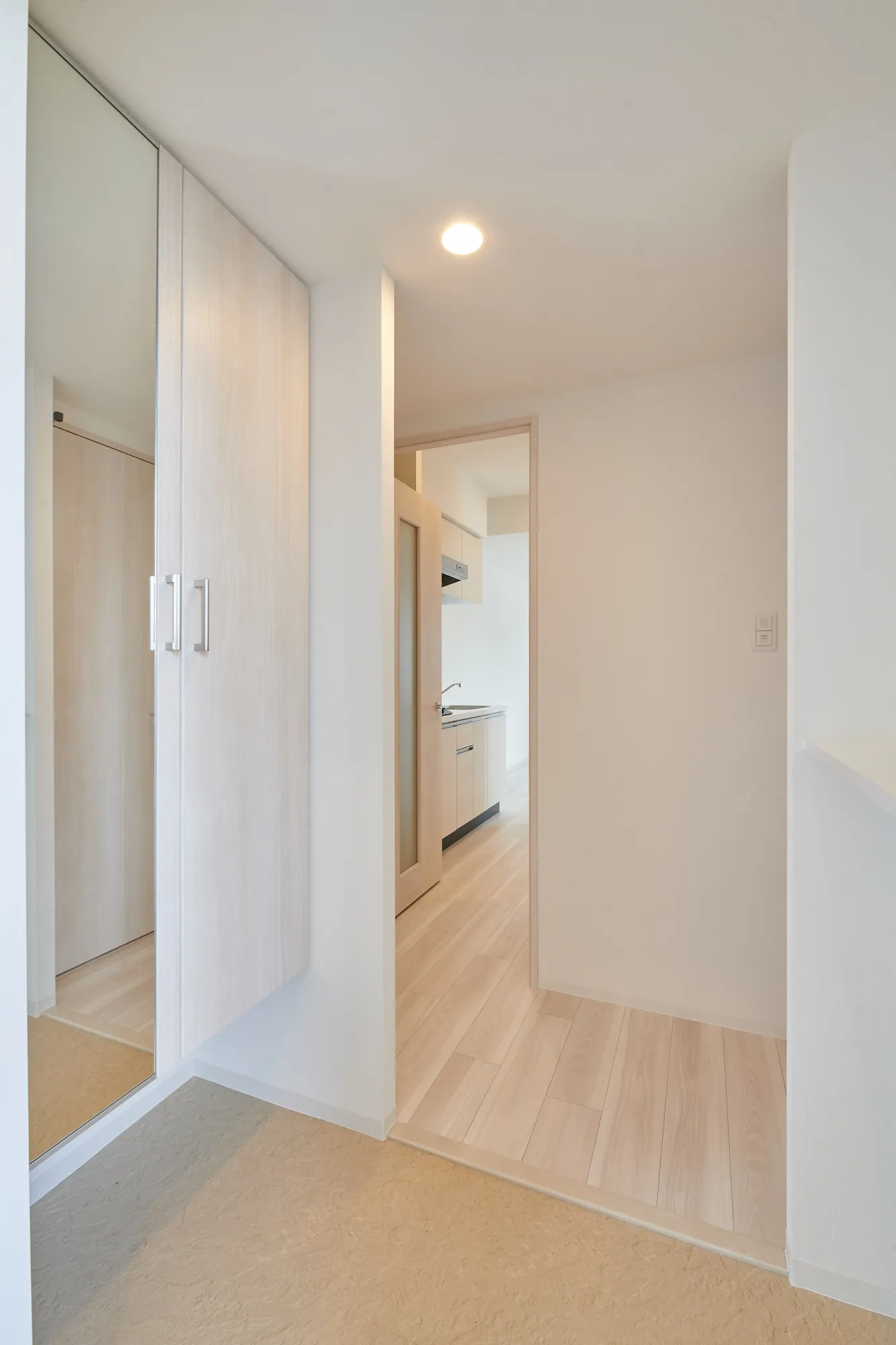 LA GRACE FUKUSHIMAⅡ：2号室タイプ廊下・玄関