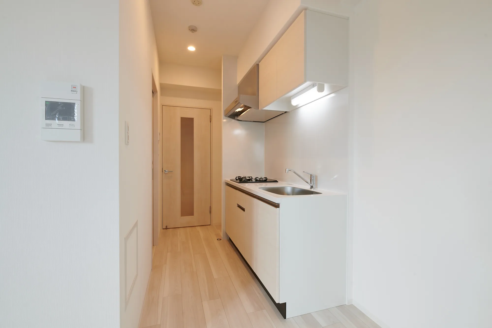 LA GRACE FUKUSHIMAⅡ：2号室タイプキッチン・廊下