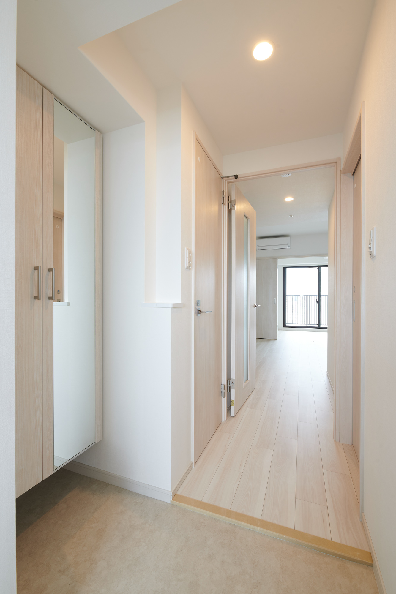 スプランディッド中之島DUE：Bタイプ：玄関