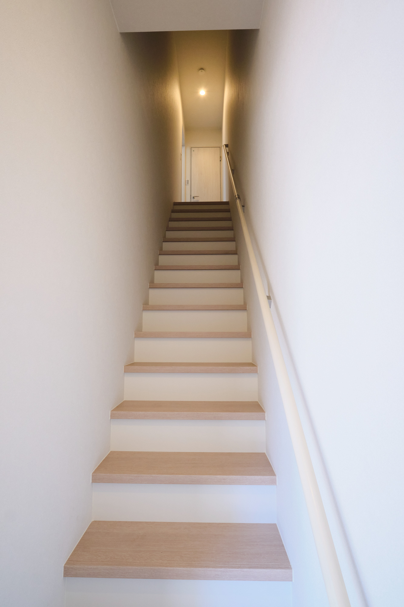 中島WORKINGBASE：２：階段