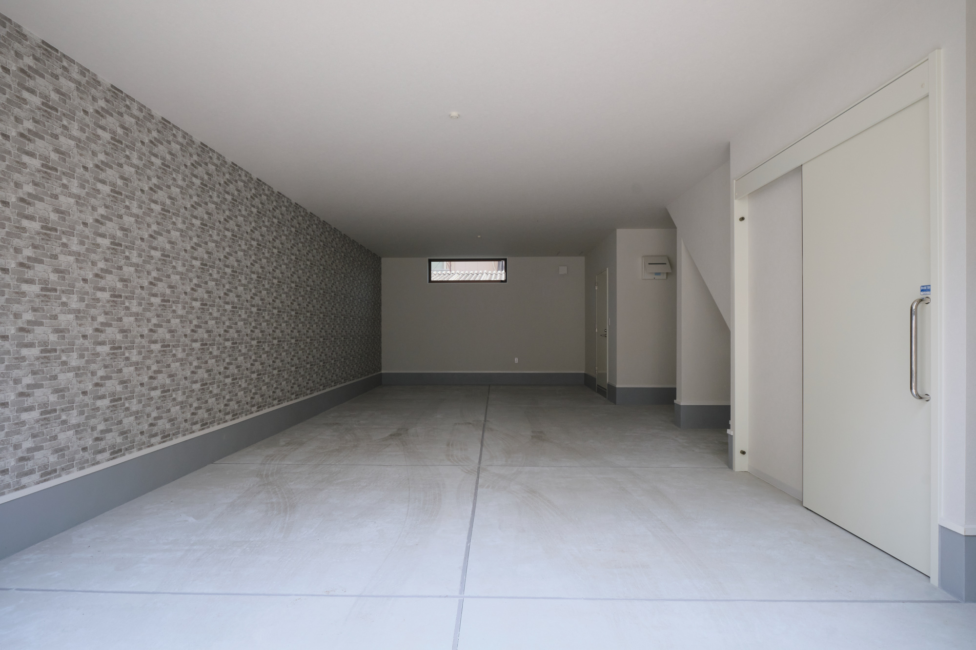 中島WORKINGBASE：４：ガレージ