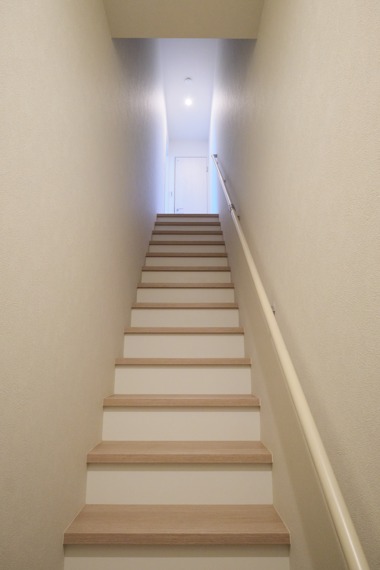 中島WORKINGBASE：４：階段