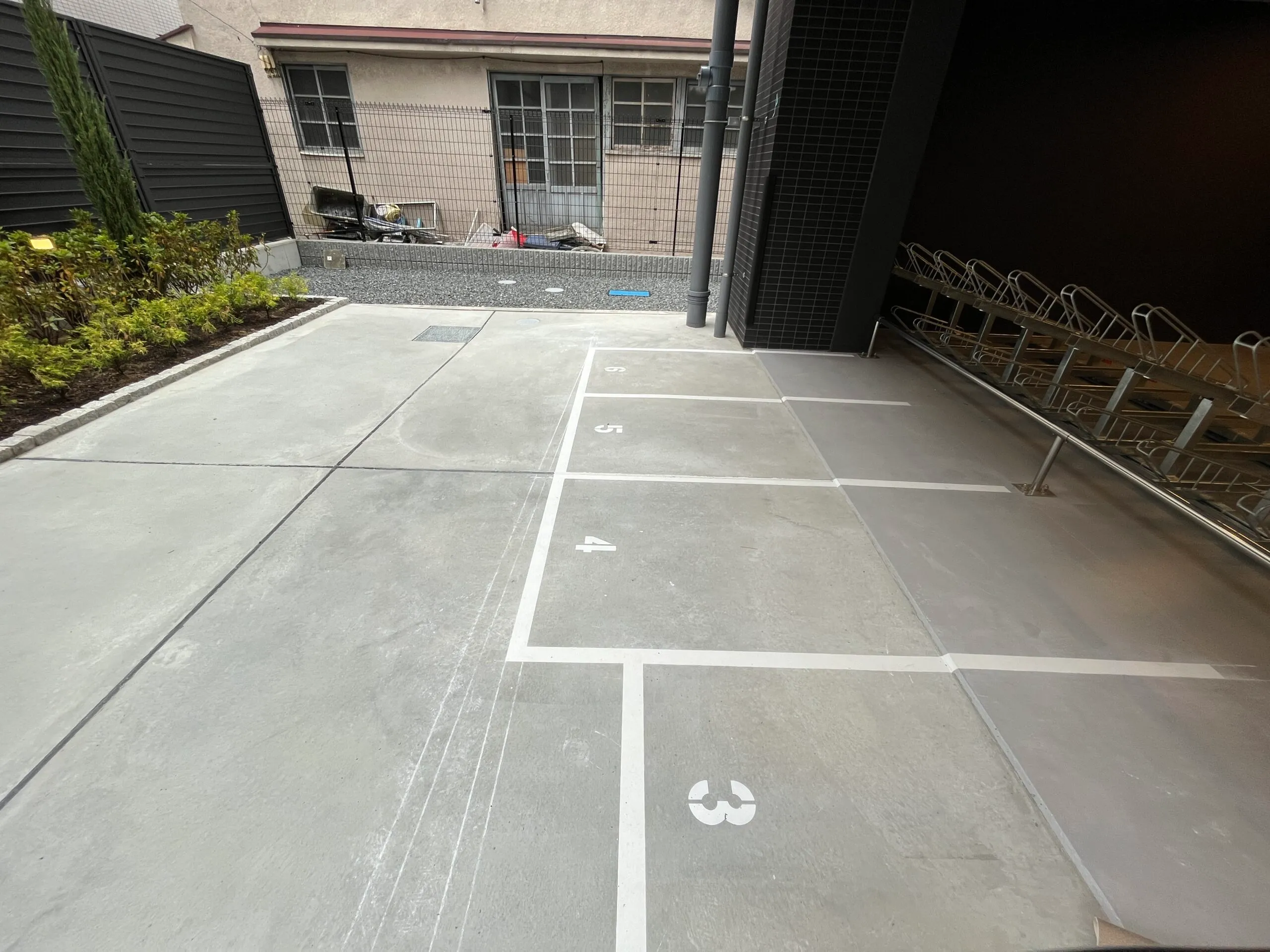 スプランディッド新大阪WEST：バイク置き場