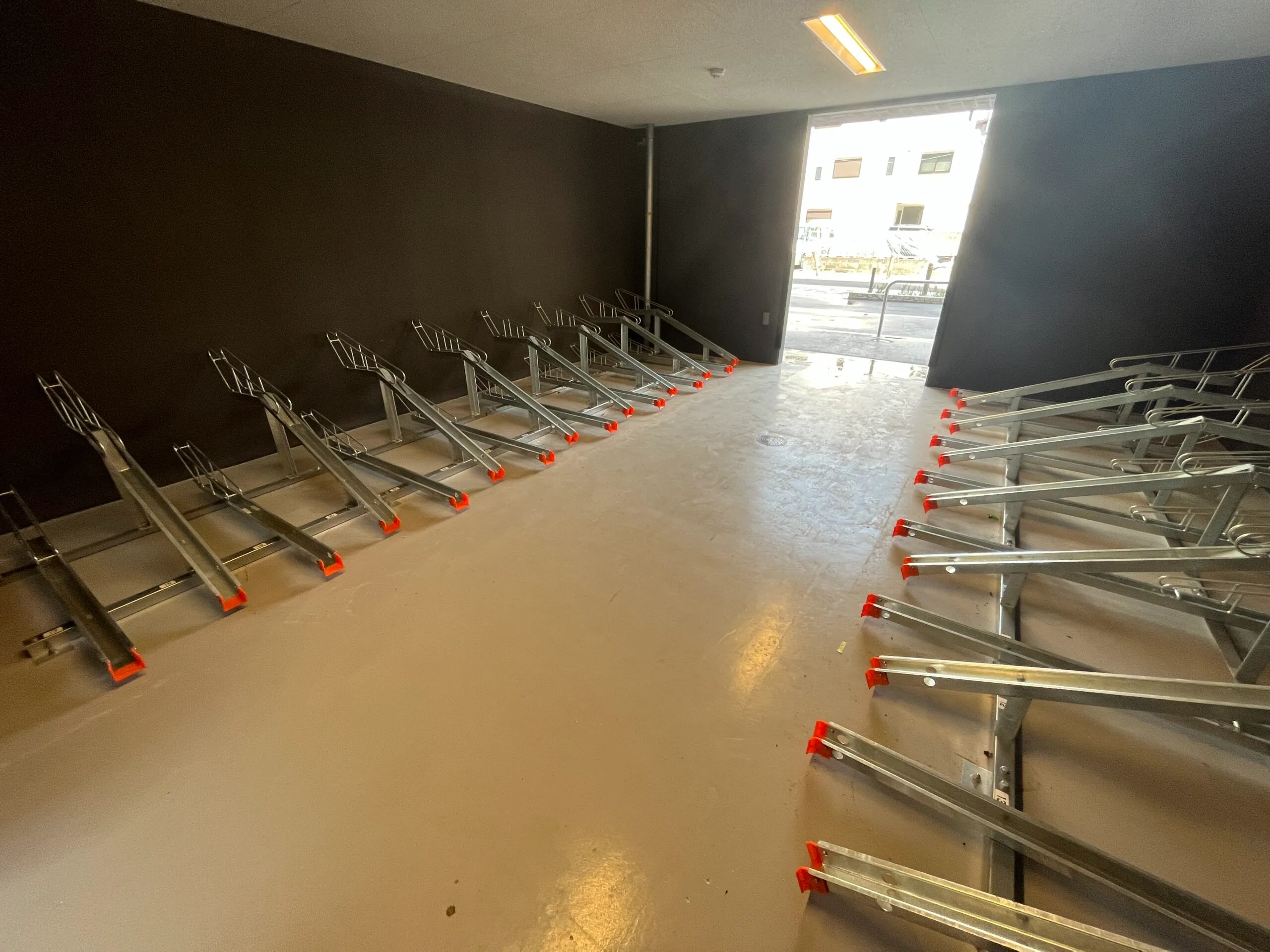 スプランディッド新大阪WEST：駐輪場