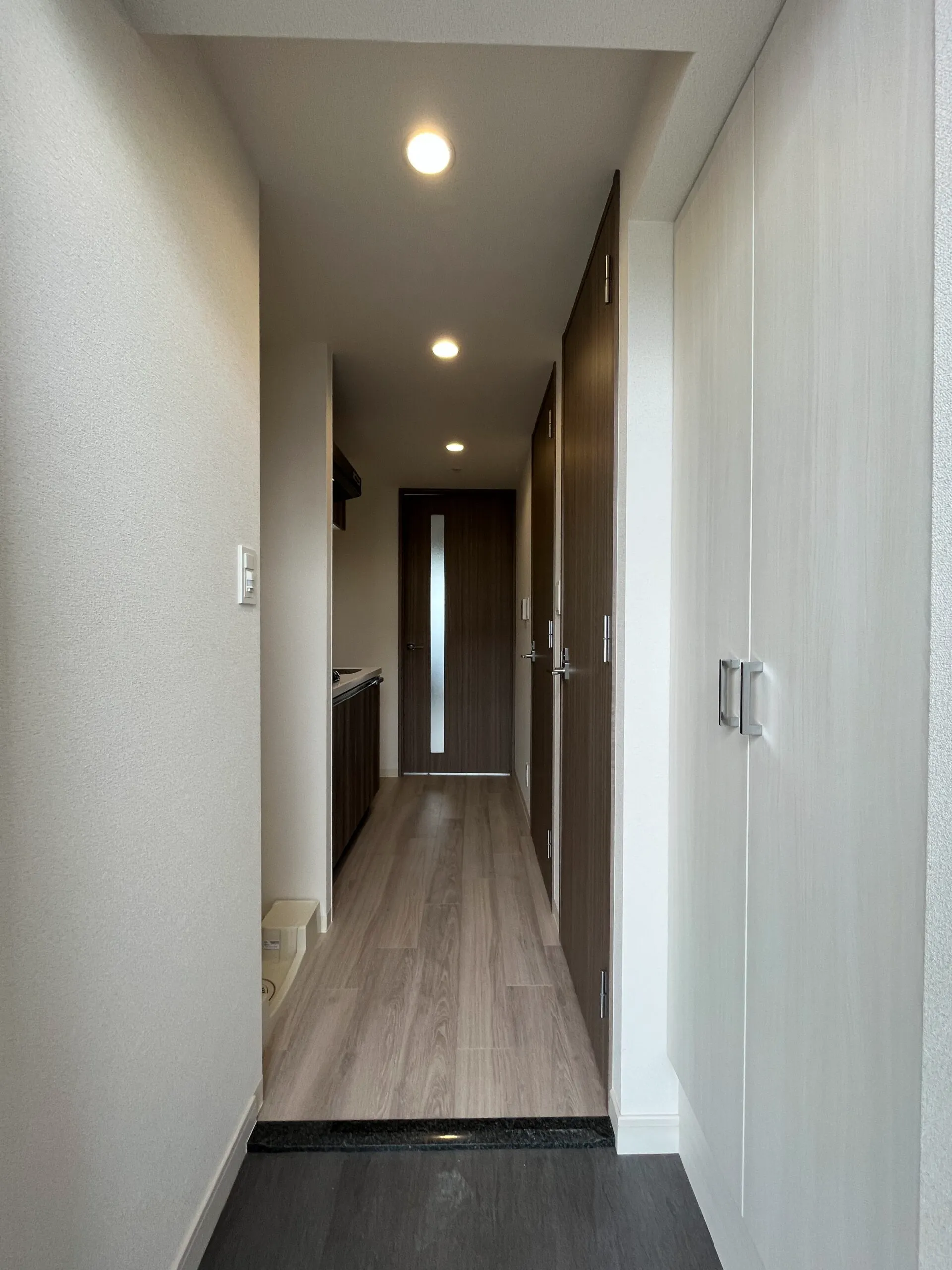 スプランディッド新大阪WEST：Aタイプ：廊下