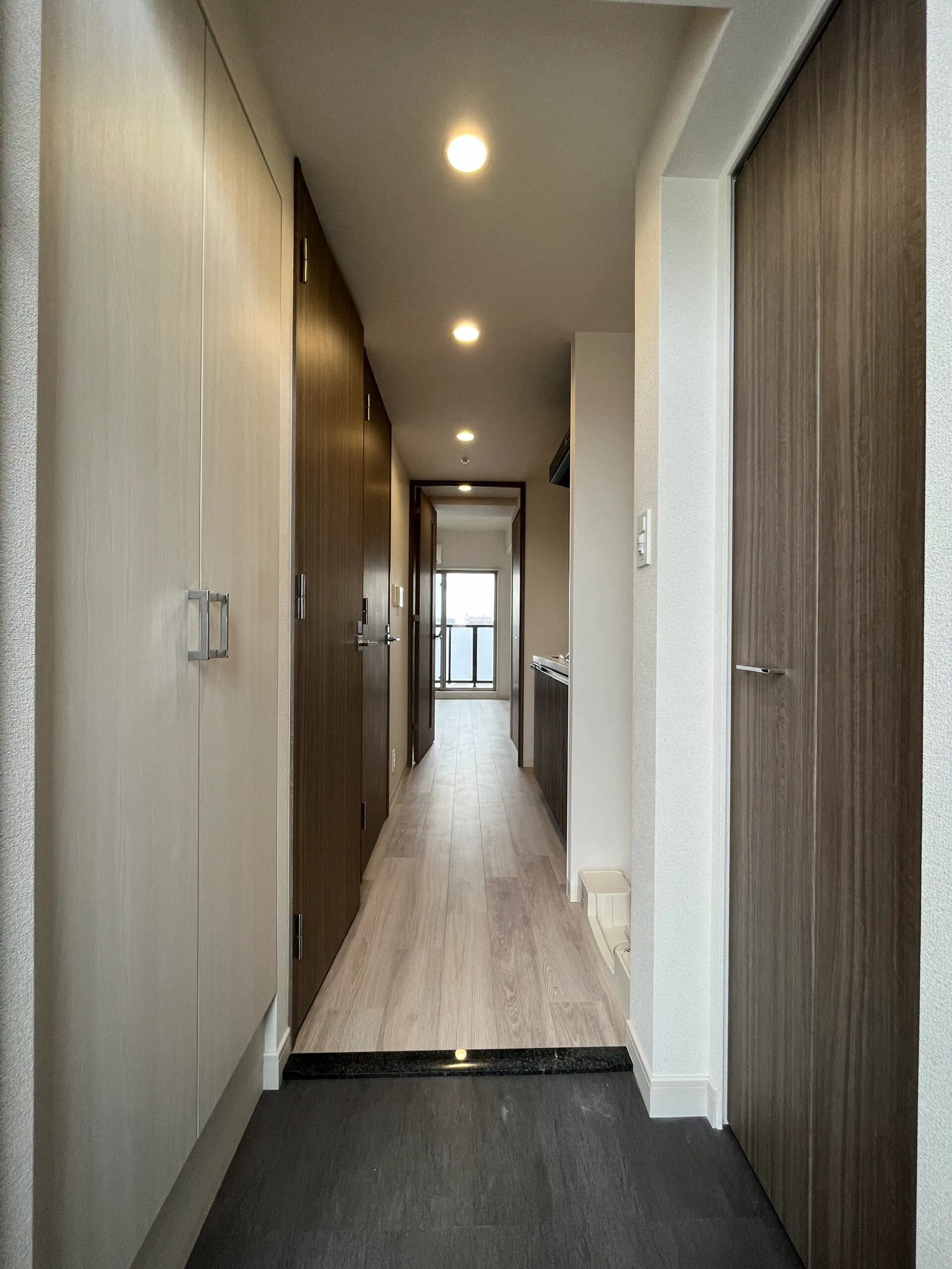 スプランディッド新大阪WEST：Bタイプ：廊下