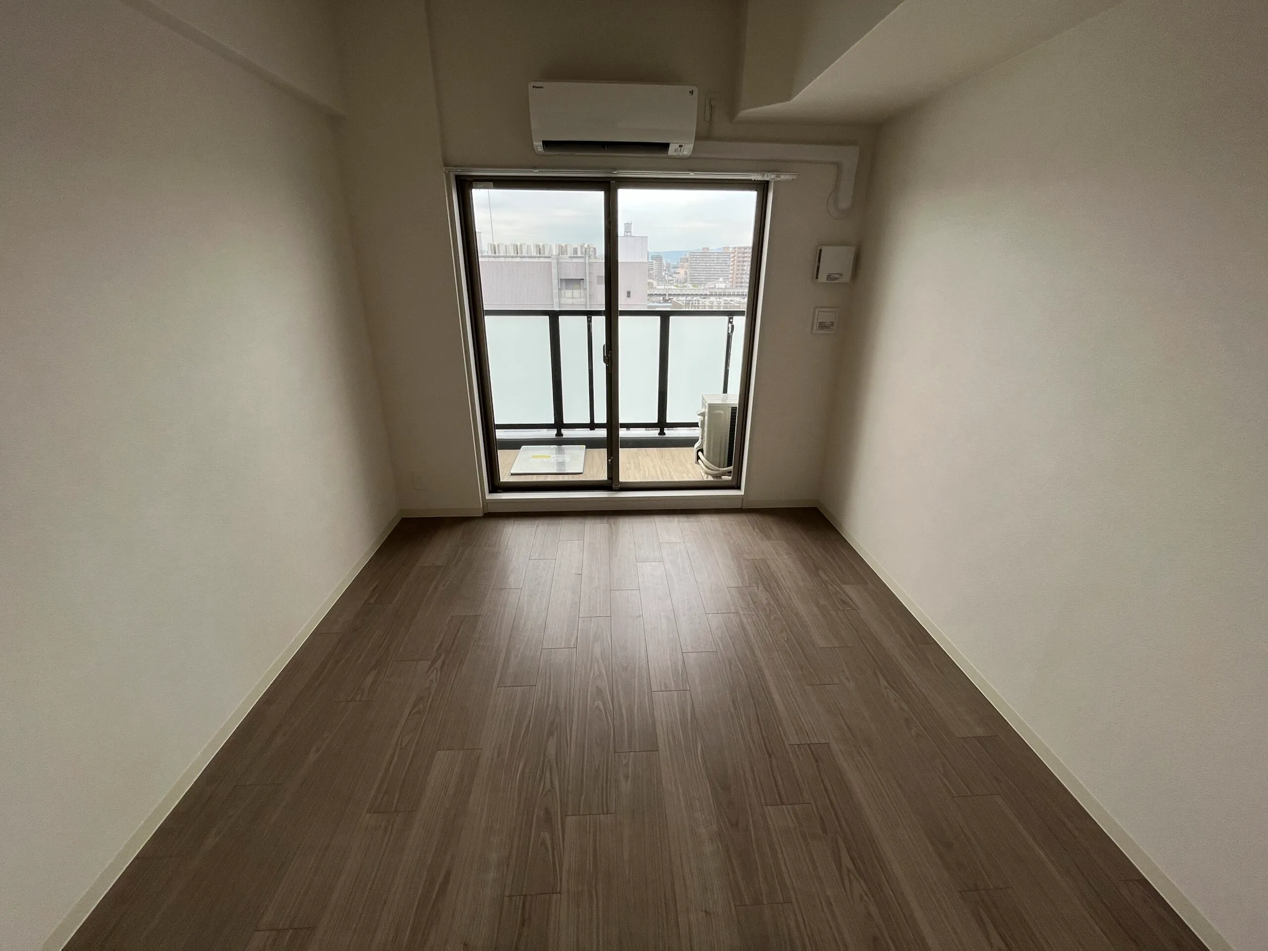 スプランディッド新大阪WEST：Cタイプ：洋室