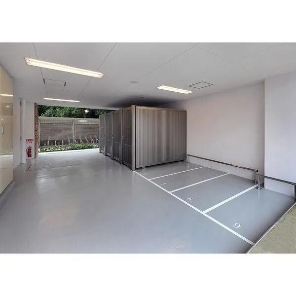 スプランディッド放出：駐輪所