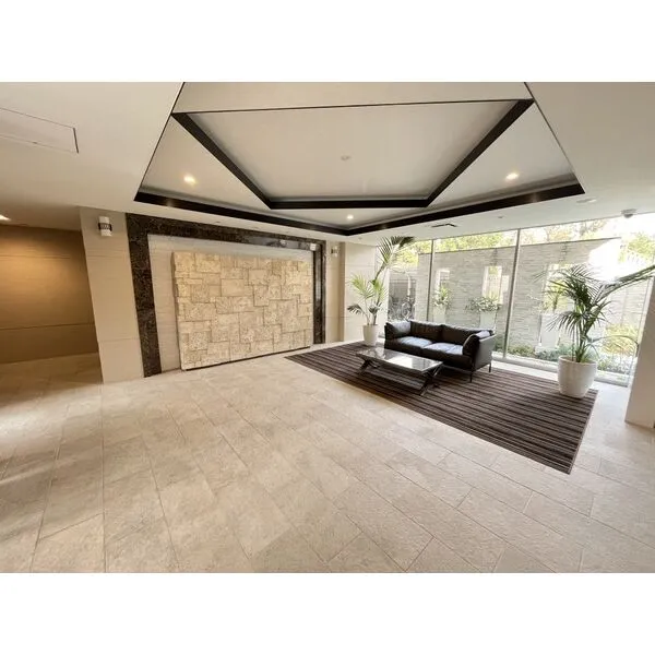 スプランディッド放出：エントランス