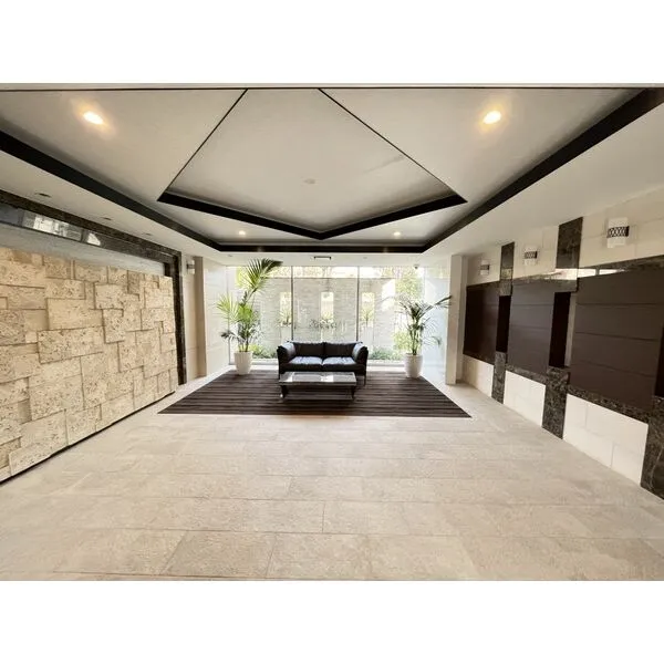 スプランディッド放出：エントランスホール