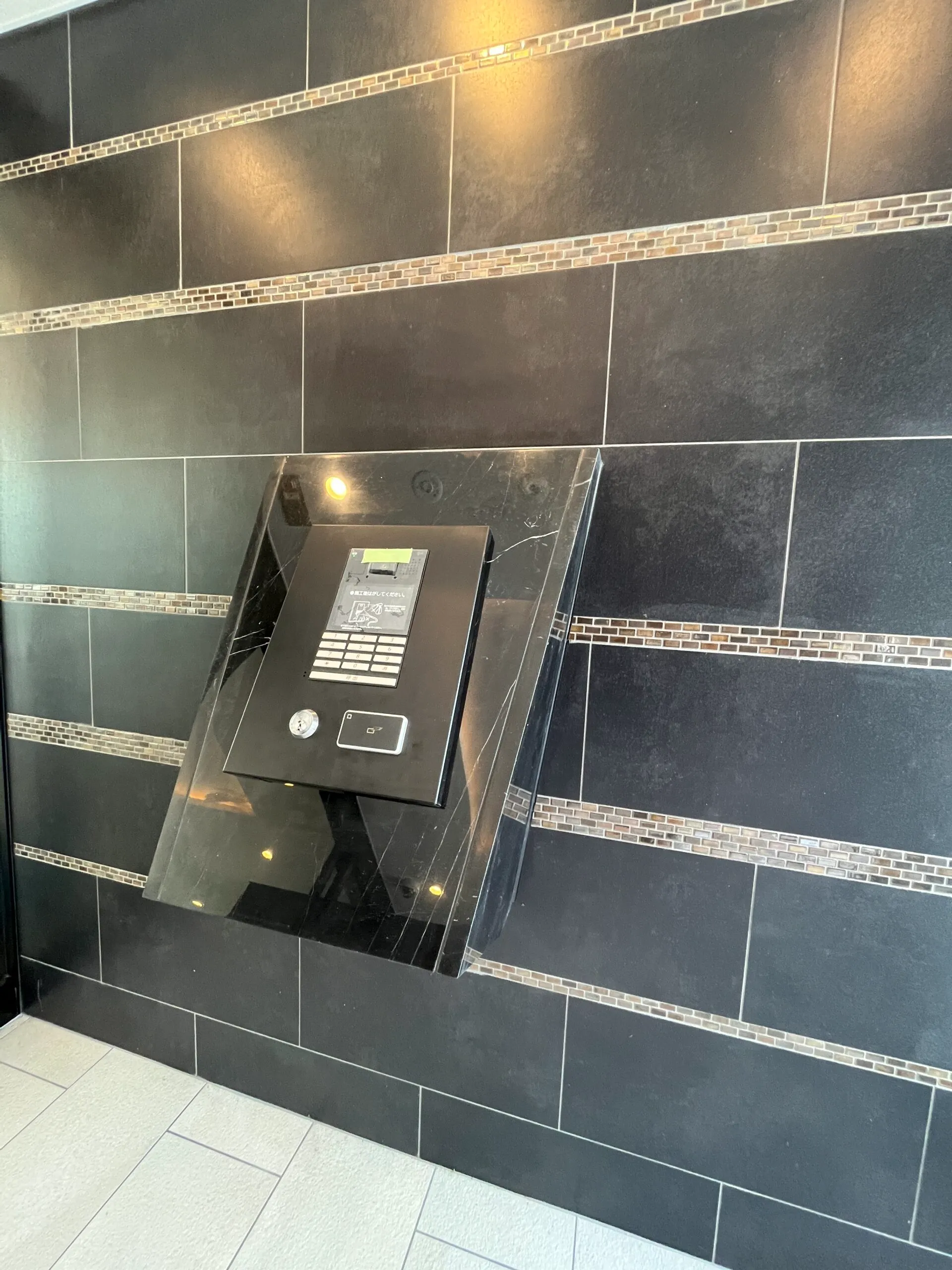 スプランディッド新大阪WEST：エントランス