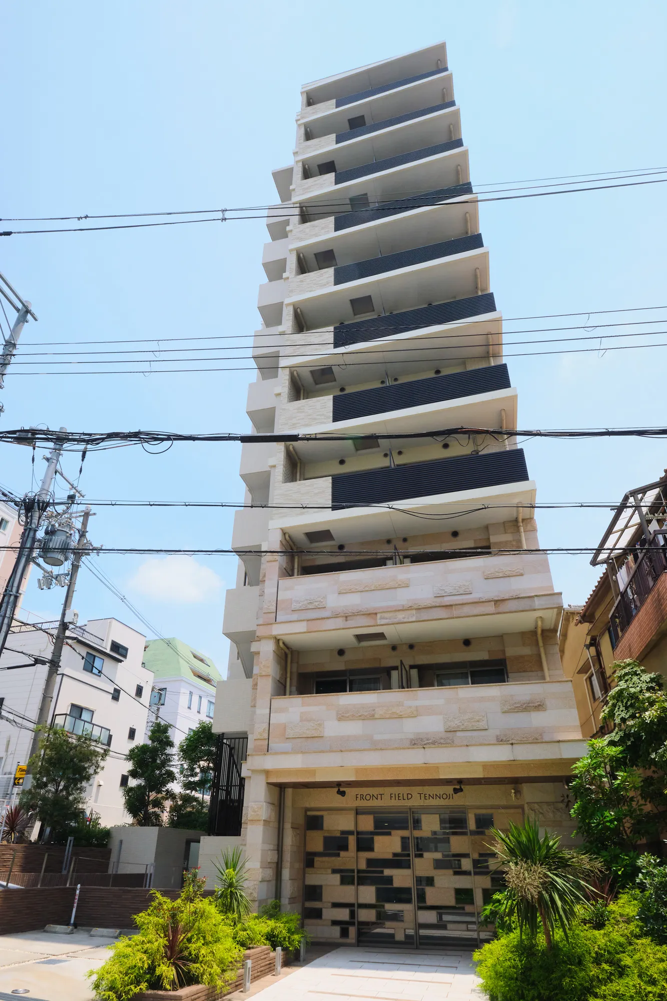 FRONT FIELD Tennoji：外観