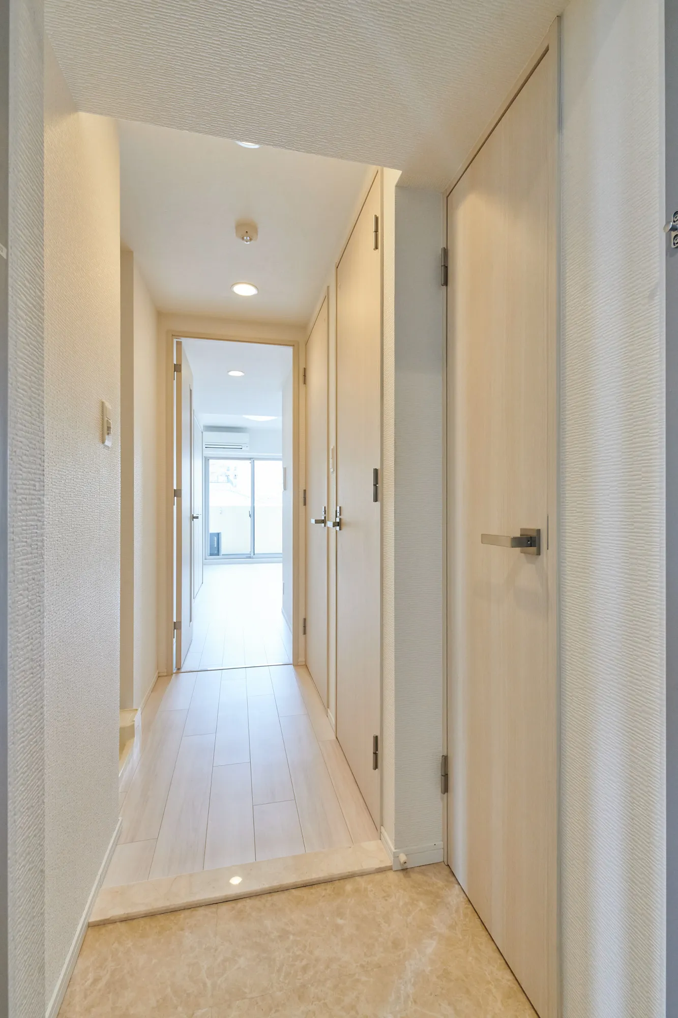 FRONT FIELD Tennoji：402玄関・廊下