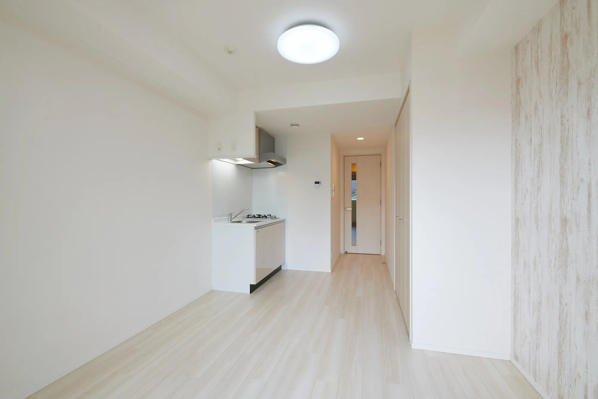 FRONT FIELD Tennoji：洋室・キッチン