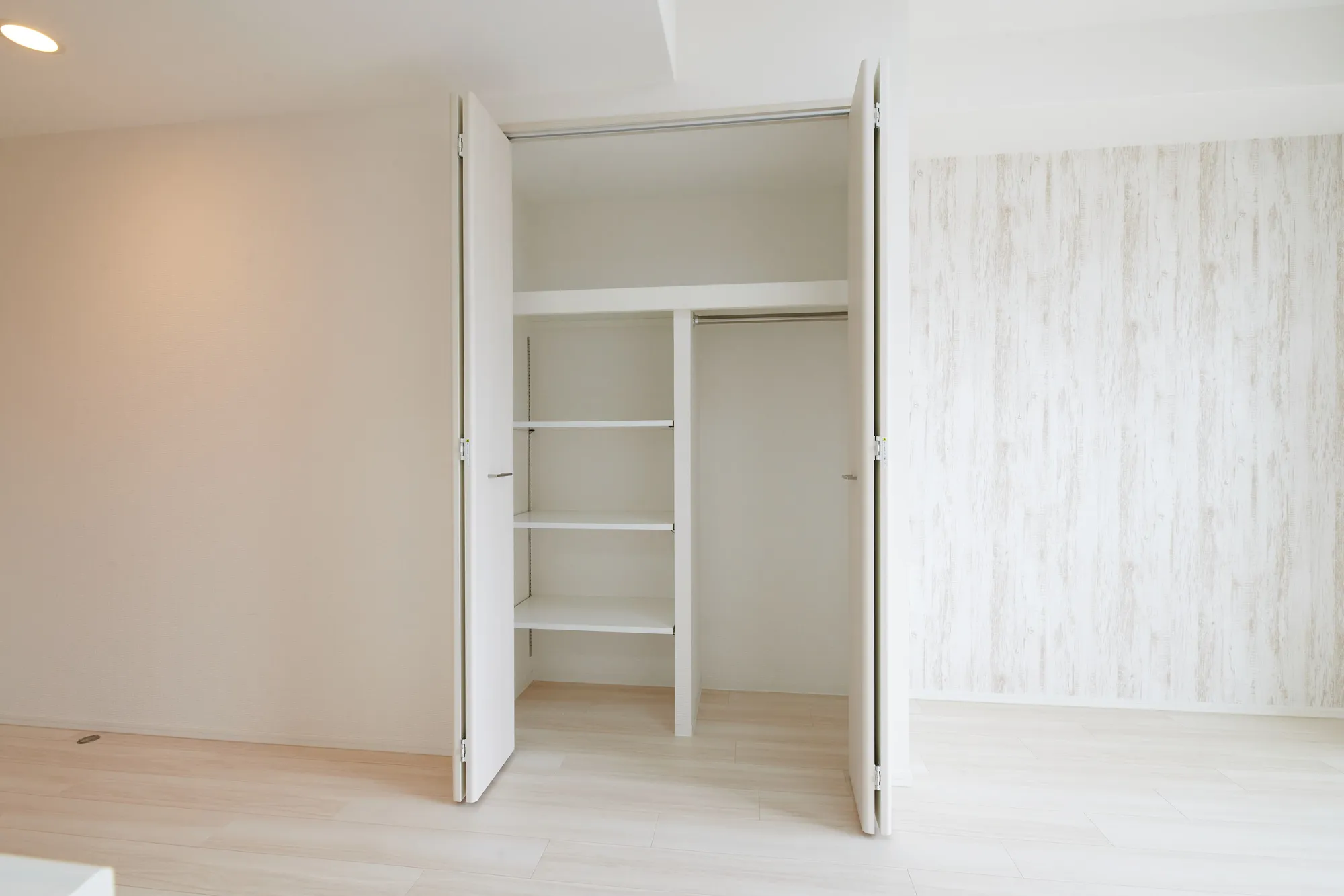 FRONT FIELD Tennoji：402収納