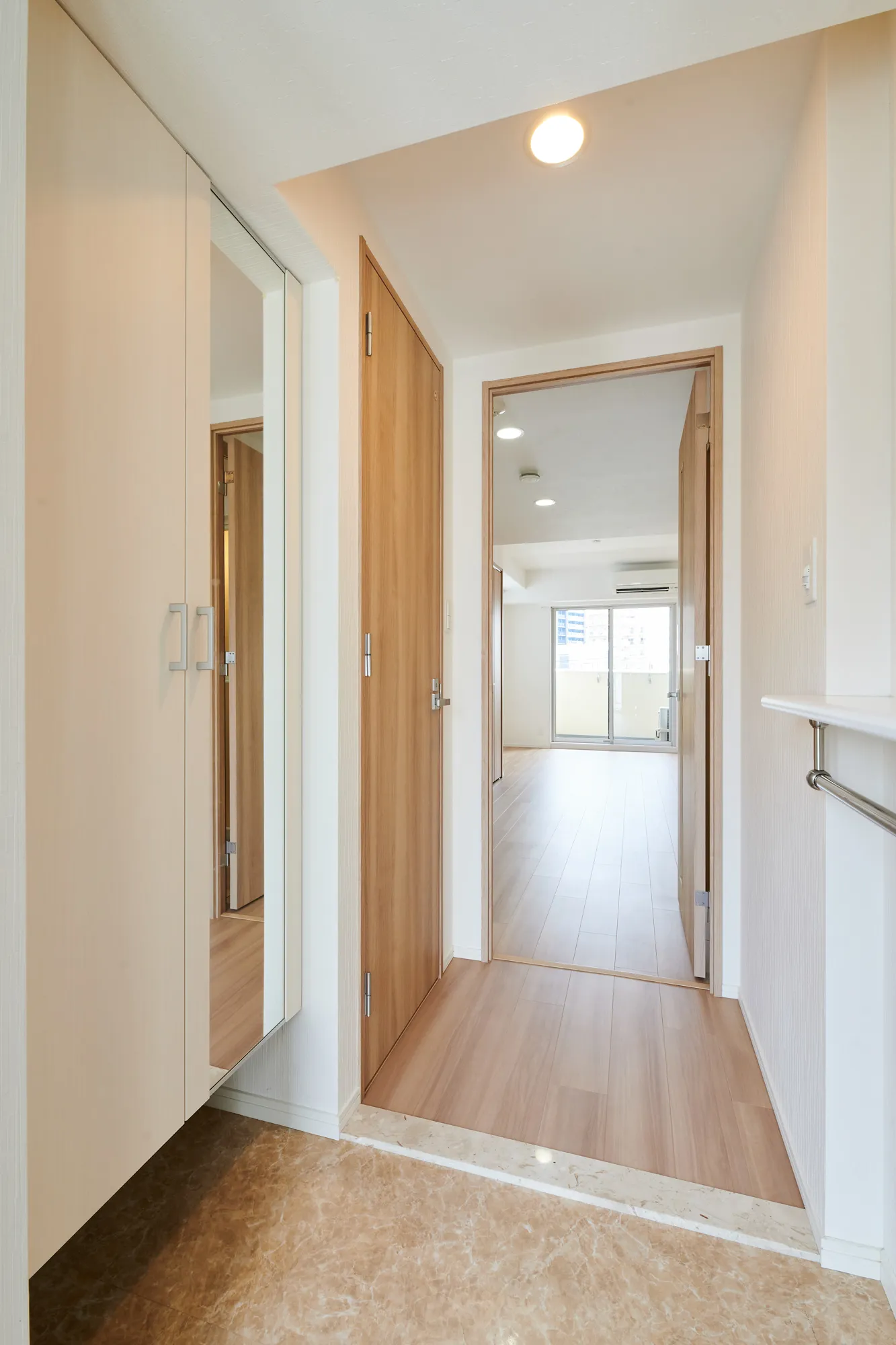 FRONT FIELD Tennoji：501玄関