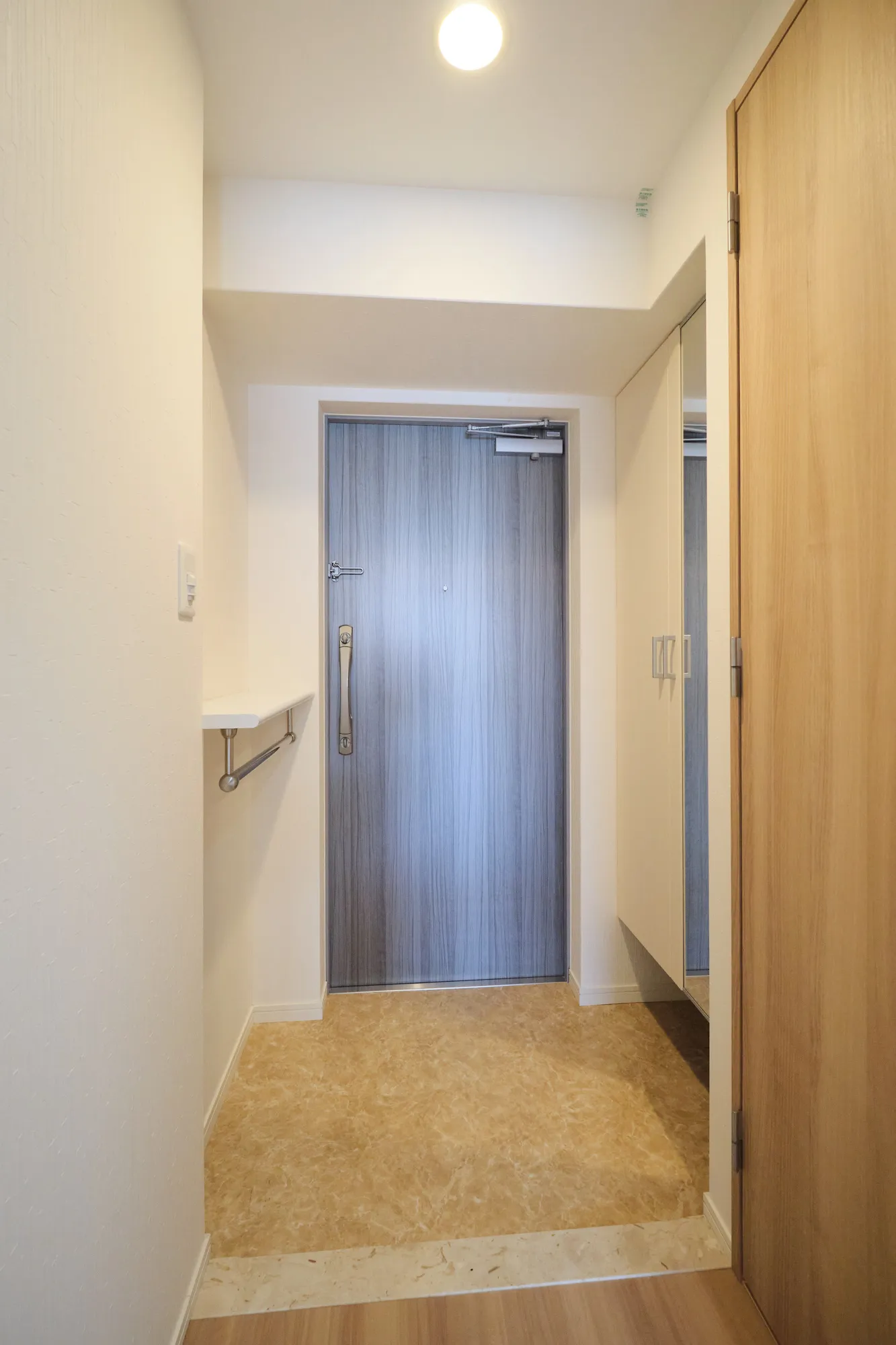 FRONT FIELD Tennoji：501玄関