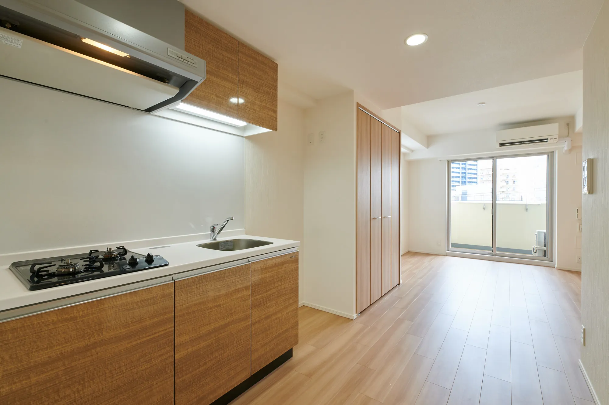 FRONT FIELD Tennoji：501キッチン・洋室