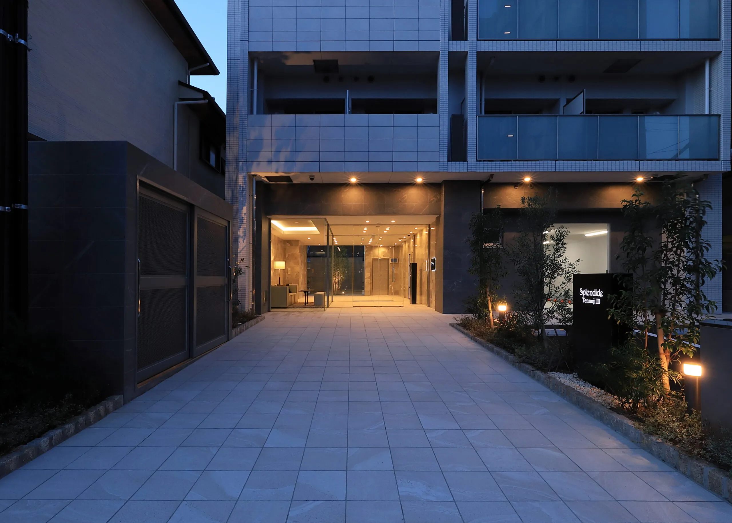 スプランディッド天王寺Ⅲ：外観（夕景）