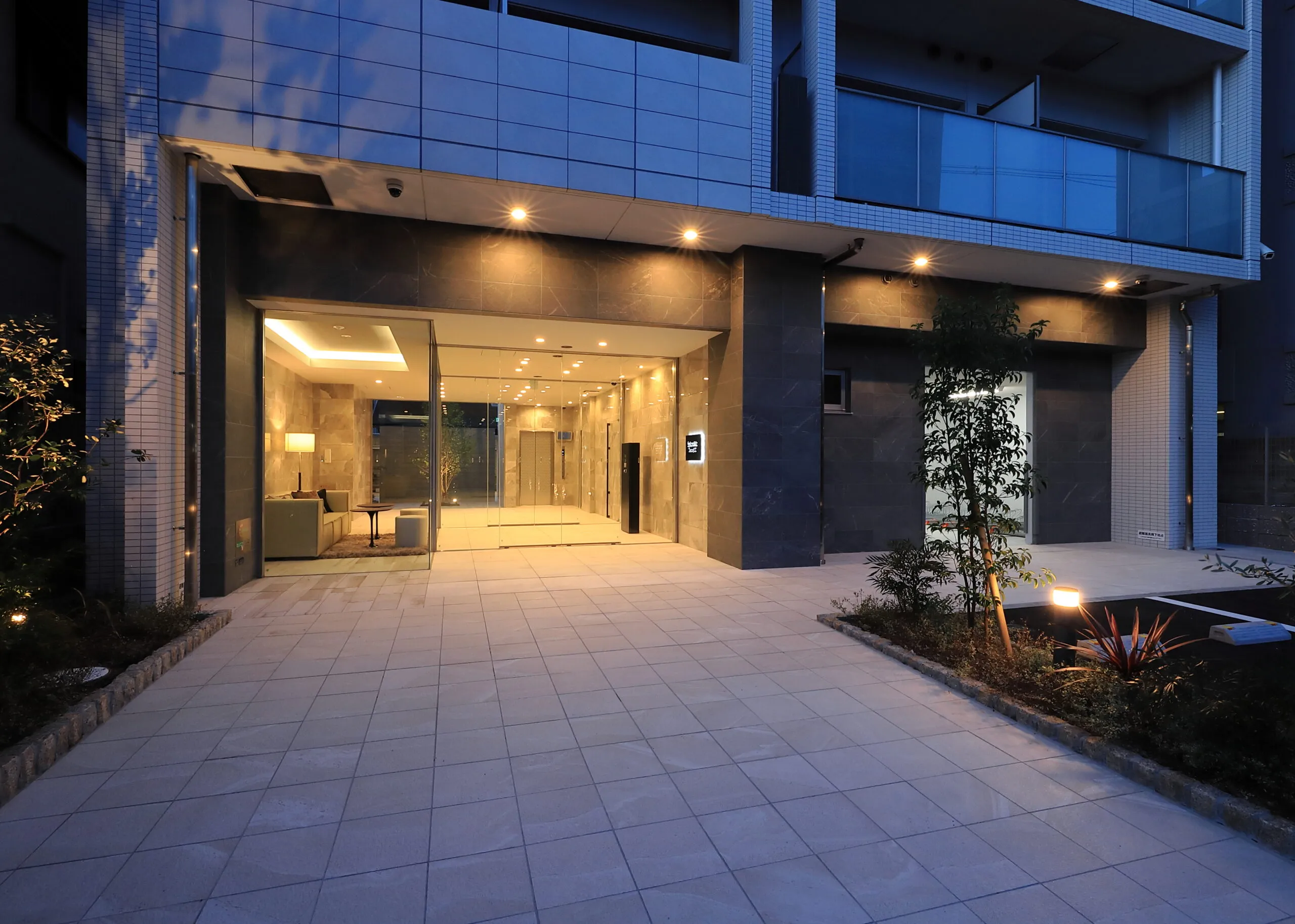 スプランディッド天王寺Ⅲ：外観（夕景）